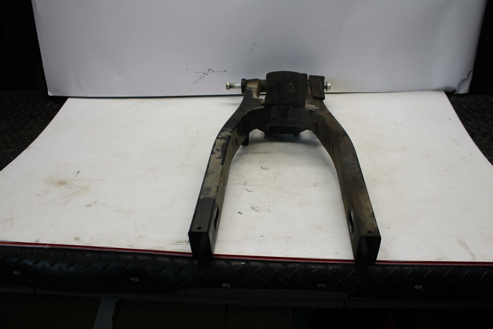 04-09 SUZUKI GS500F  SWINGARM BACK SUSPENSION SWING ARM 61000-01D10-YCH BB261