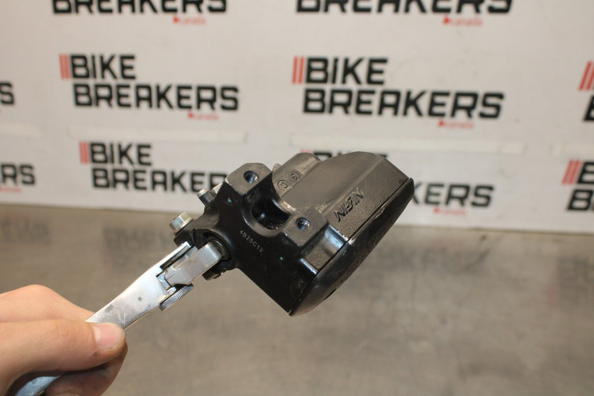 25 KAWASAKI Z900 FRONT BRAKE MASTER CYLINDER w/ LEVER BB928