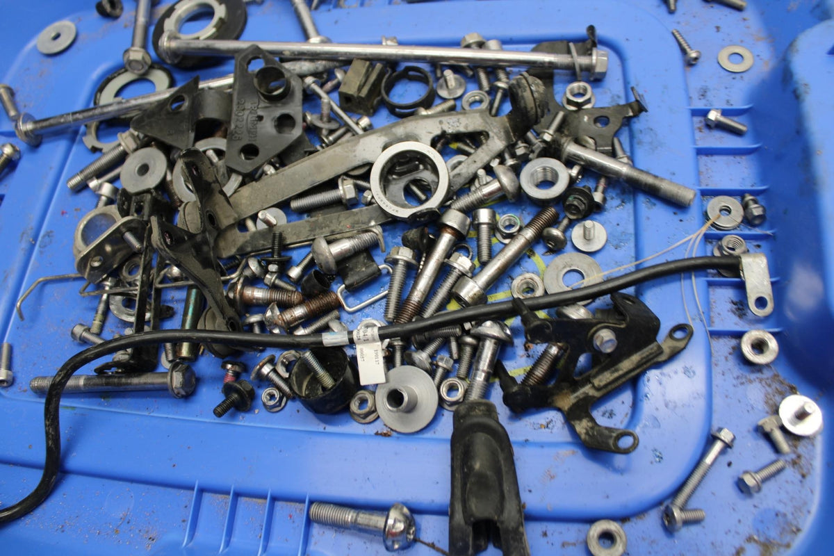 17-21 TRIUMPH STREET TRIPPLE R ABS ENGINE LEFTOVER BOLTS HARDWARE MOTOR  bb452