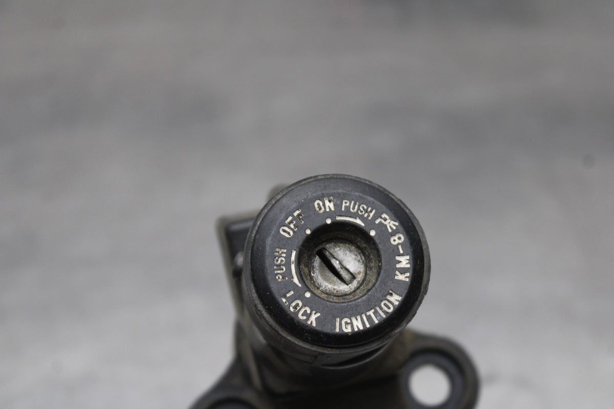 05-06 KAWASAKI NINJA ZX6R IGNITION LOCK AND SEAT LOCK BB877