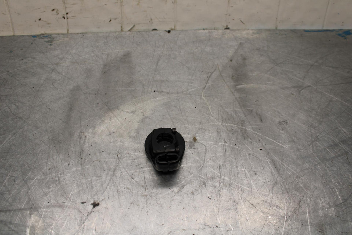 09-14 YAMAHA YZF R1 THROTTLE CABLE LINE HOUSING GUIDE BB448