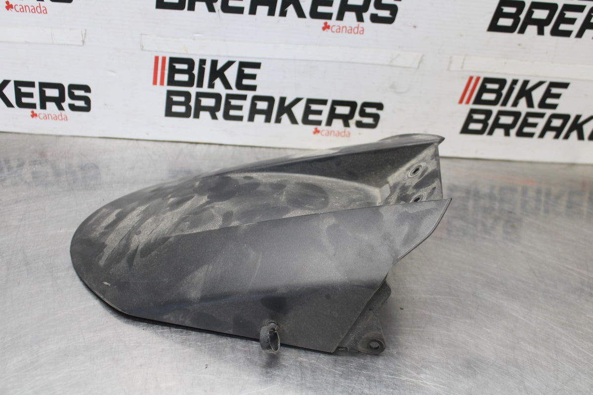 04-05 KAWASAKI NINJA ZX10R REAR BACK WHEEL TIRE HUGGER FENDER BB931