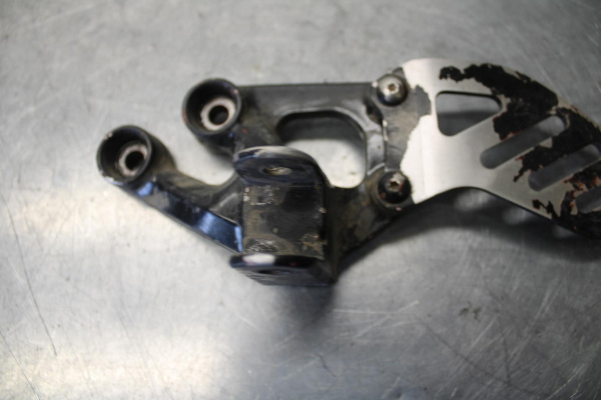 08-10 SUZUKI GSXR 600  LEFT REARSET  DRIVER FOOT PEG BRACKET MOUNT BB101 #B