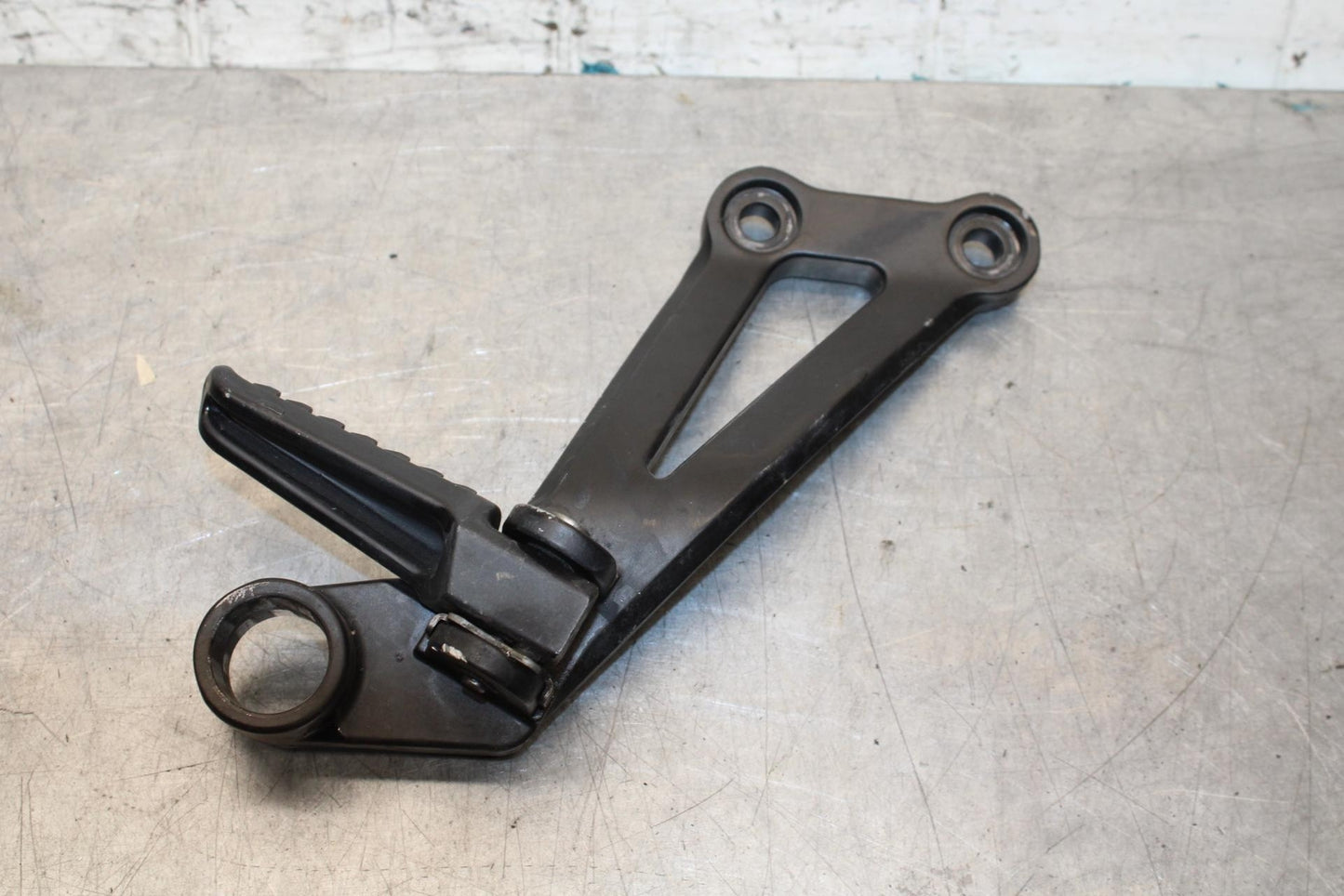 2000 Kawasaki Ninja ZX12R ZX1200A RIGHT REAR BACK PASSENGER PEG 34028-1481 BB565