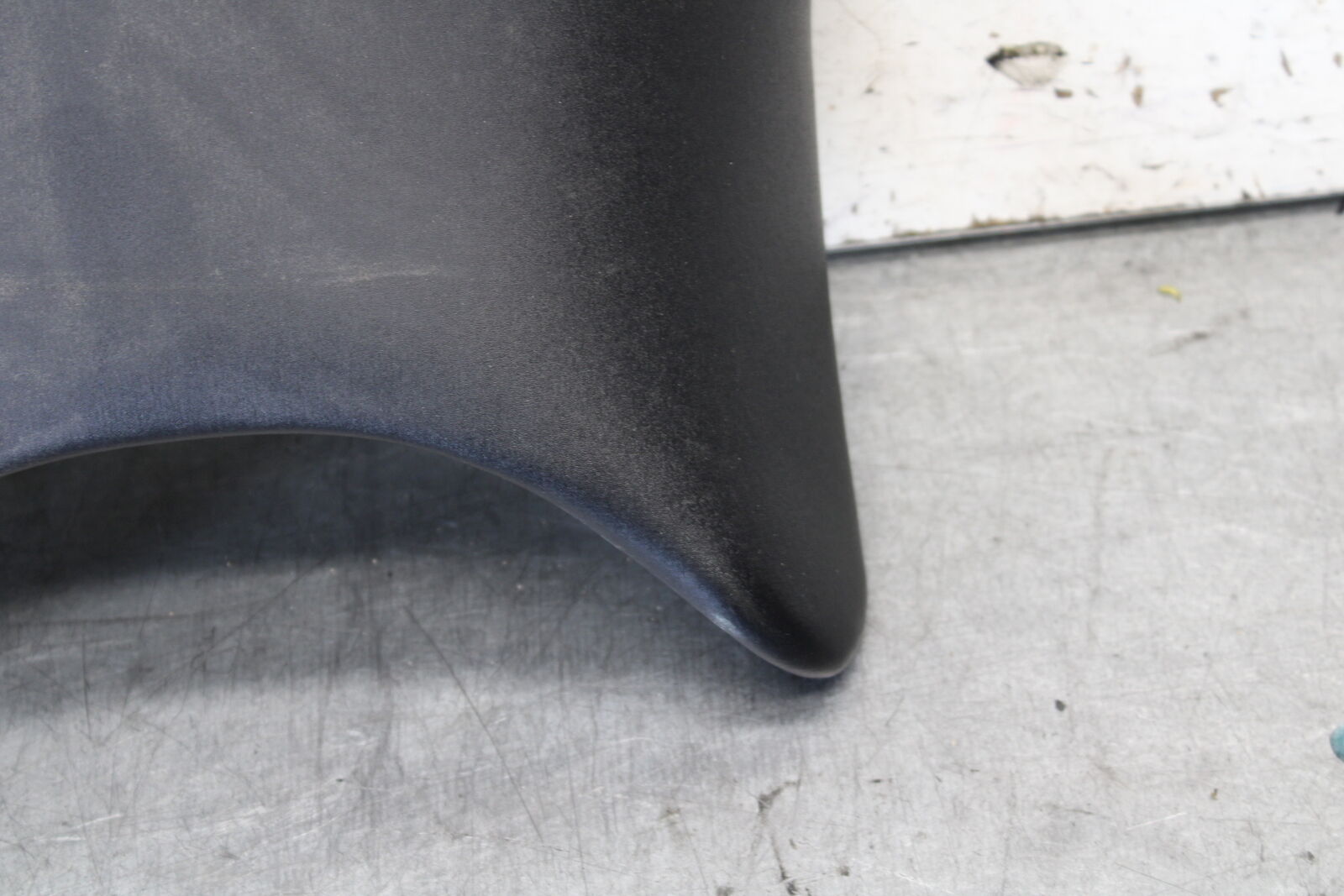08-16 YAMAHA YZF R6 FRONT DRIVERS SEAT PAD SADDLE PILLION 13S-24710-00-00 BB665