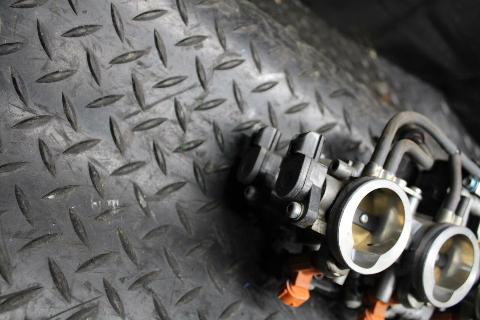 13-18 KAWASAKI NINJA ZX6R MAIN FUEL INJECTORS / THROTTLE BODIES BB203