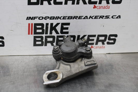 07 YAMAHA YZF R1 REAR BACK BRAKE CALIPER W MOUNT BRACKET BB826