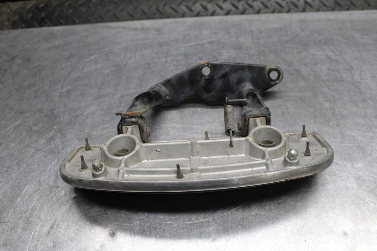 04 KAWASAKI VULCAN 1500 LEFT FRONT FOOT REST PEG STEP BB762
