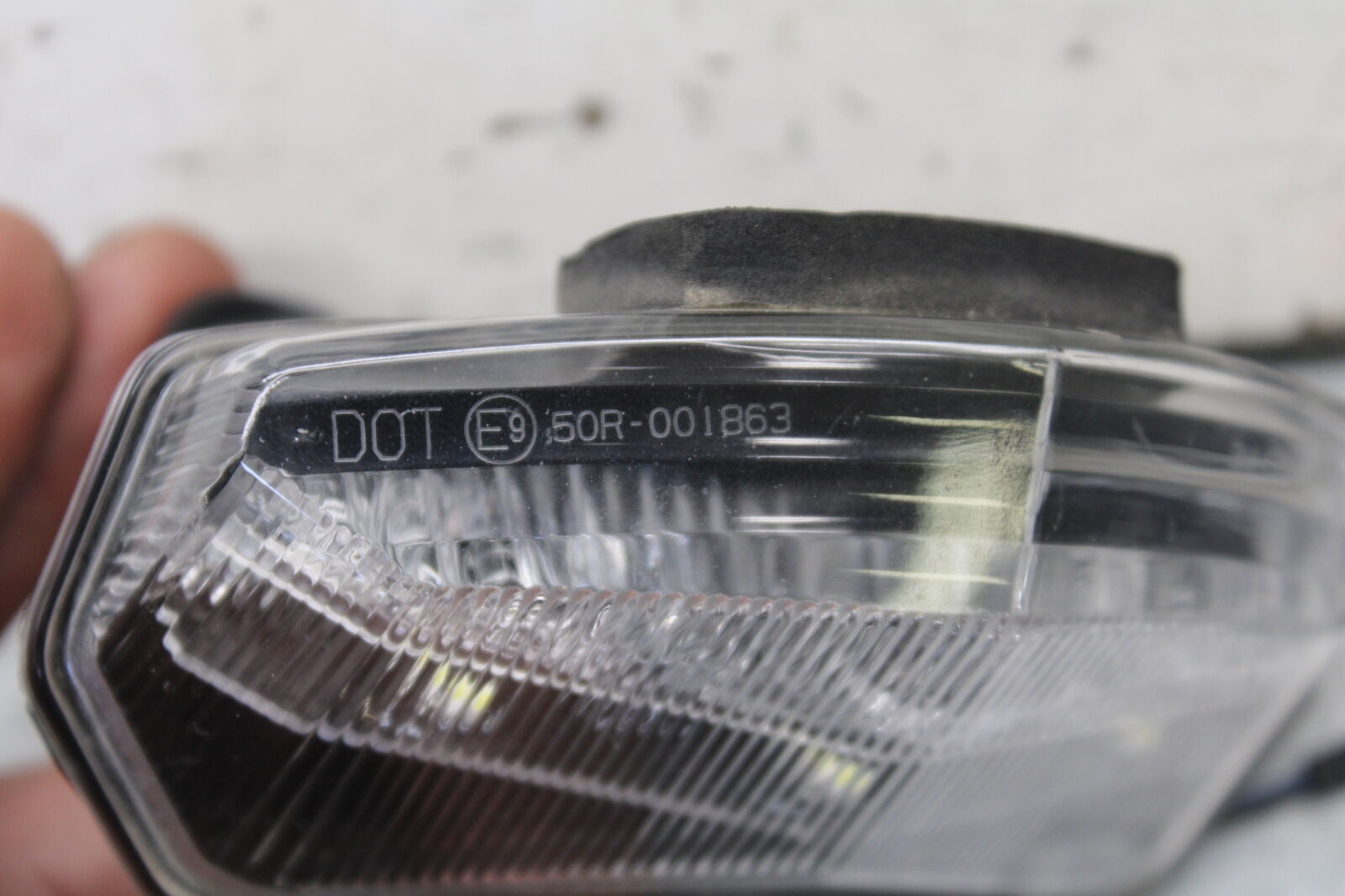 16 KAWASAKI NINJA ZX10R FRONT CENTER RUNNING LIGHT BB650