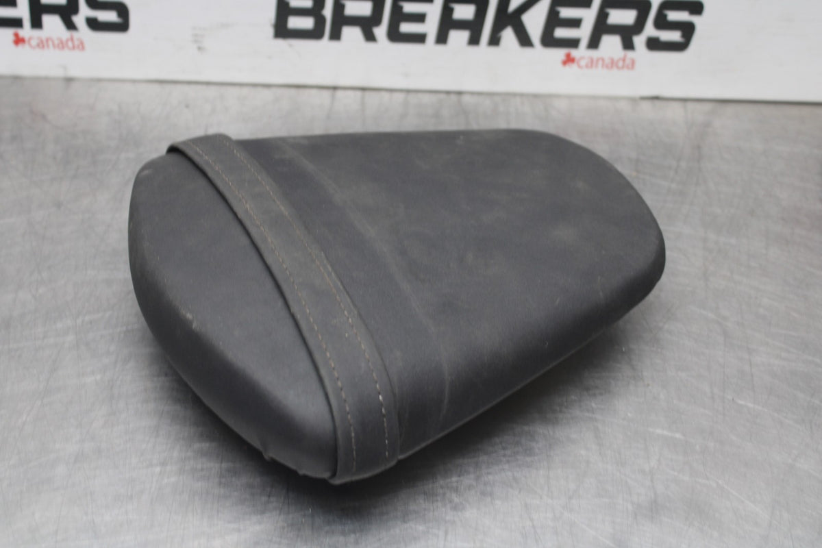 11-21 SUZUKI GSXR750 REAR BACK PASSENGER TANDEM SEAT PAD SADDLE PILLION BB306