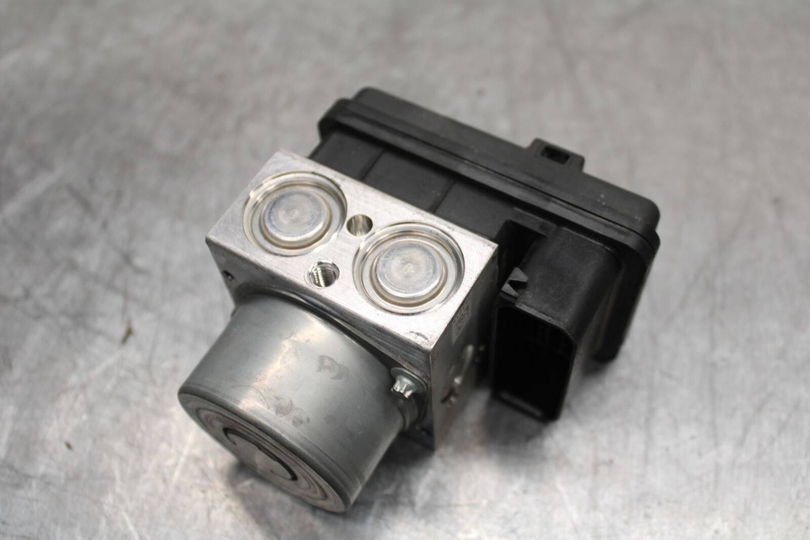 22-24 YAMAHA XSR900 ABS PUMP UNIT MODULE BB710