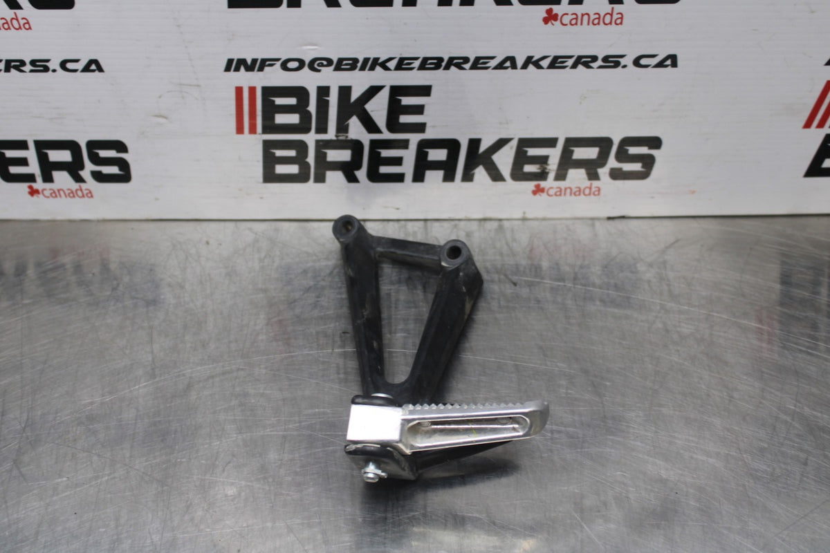 17-18 YAMAHA YZF R3 LEFT REAR BACK PASSENGER PEG BB788