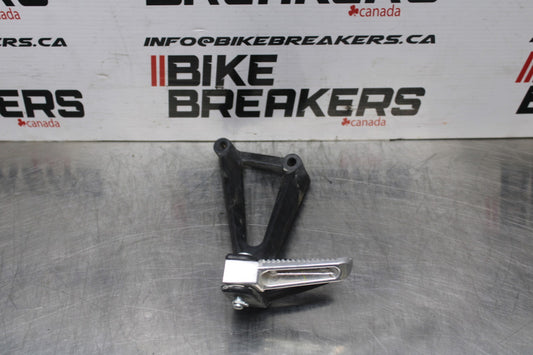 17-18 YAMAHA YZF R3 LEFT REAR BACK PASSENGER PEG BB788