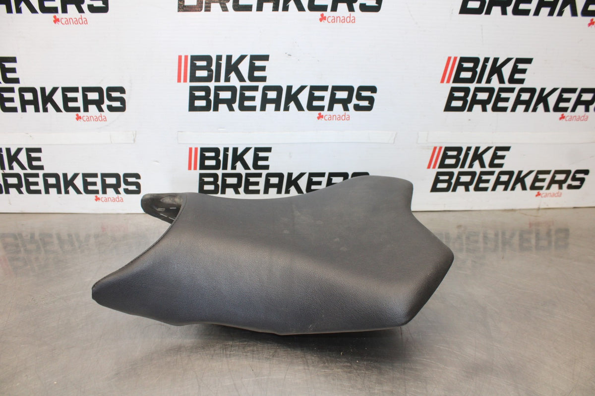 24-25 KAWASAKI NINJA 500 ABS FRONT DRIVERS SEAT PAD SADDLE PILLION BB899