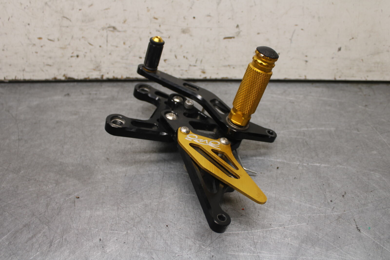 09-14 YAMAHA YZF R1 AFTERMARKET RIGHT REARSET REAR SET FOOT PEG REST STOP BB696