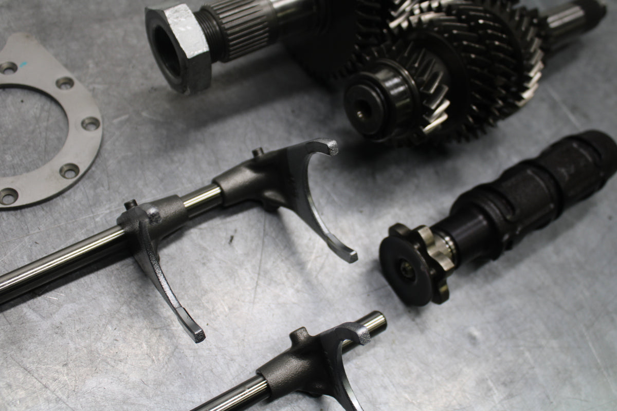 22-24 INDIAN CHIEF BOBBER DARK HORSE ENGINE TRANSMISSION TRANNY GEARS BB717
