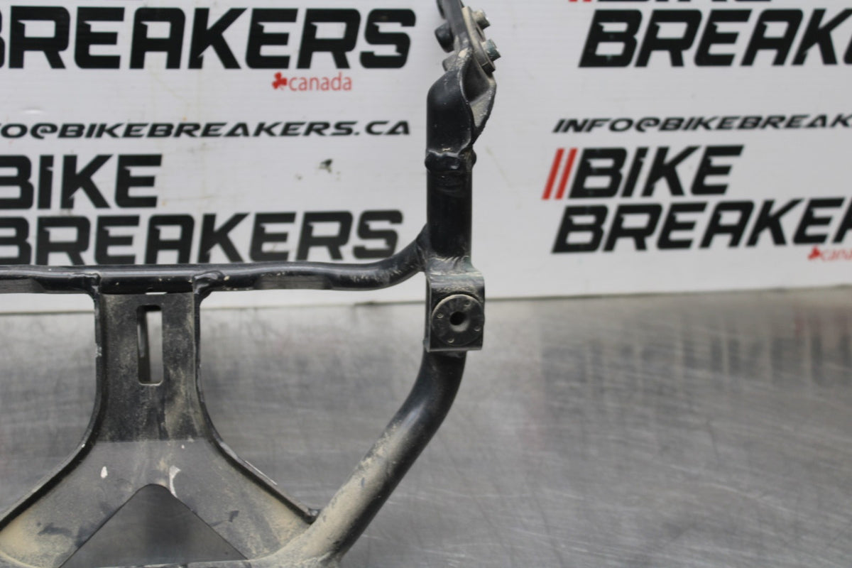 01-03 SUZUKI GSXR600 UPPER FAIRING MIRROR GAUGES STAY BRACKET BB841
