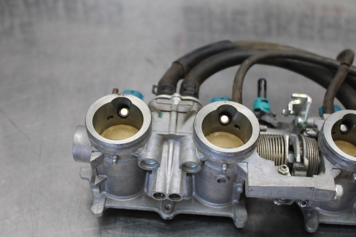 12 HONDA CB1000R MAIN FUEL INJECTORS / THROTTLE BODIES BB200