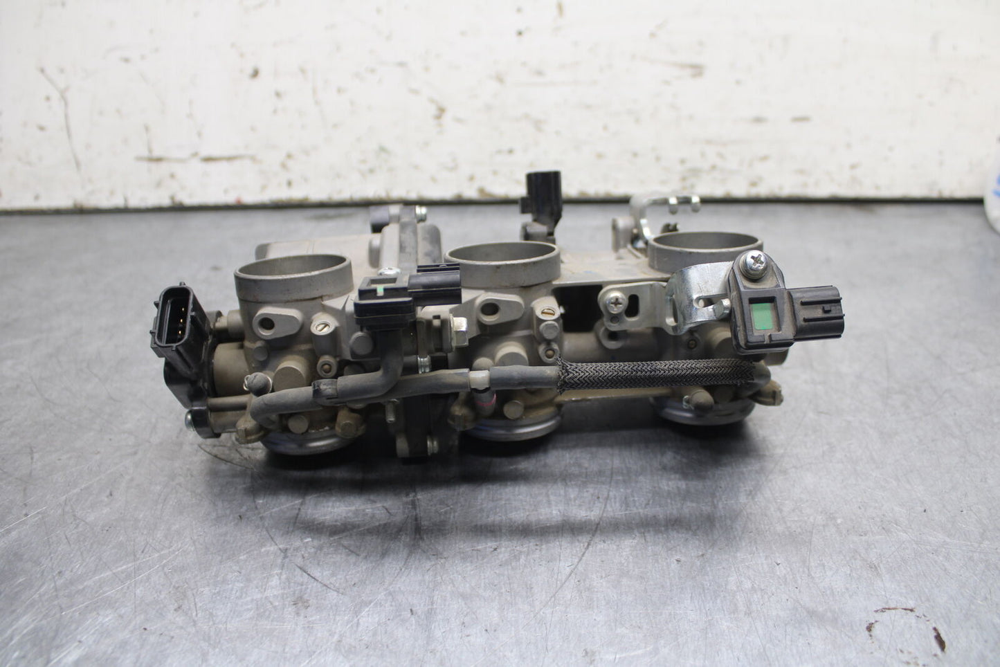 14-17 YAMAHA FZ09 MAIN FUEL INJECTORS / THROTTLE BODIES BB111