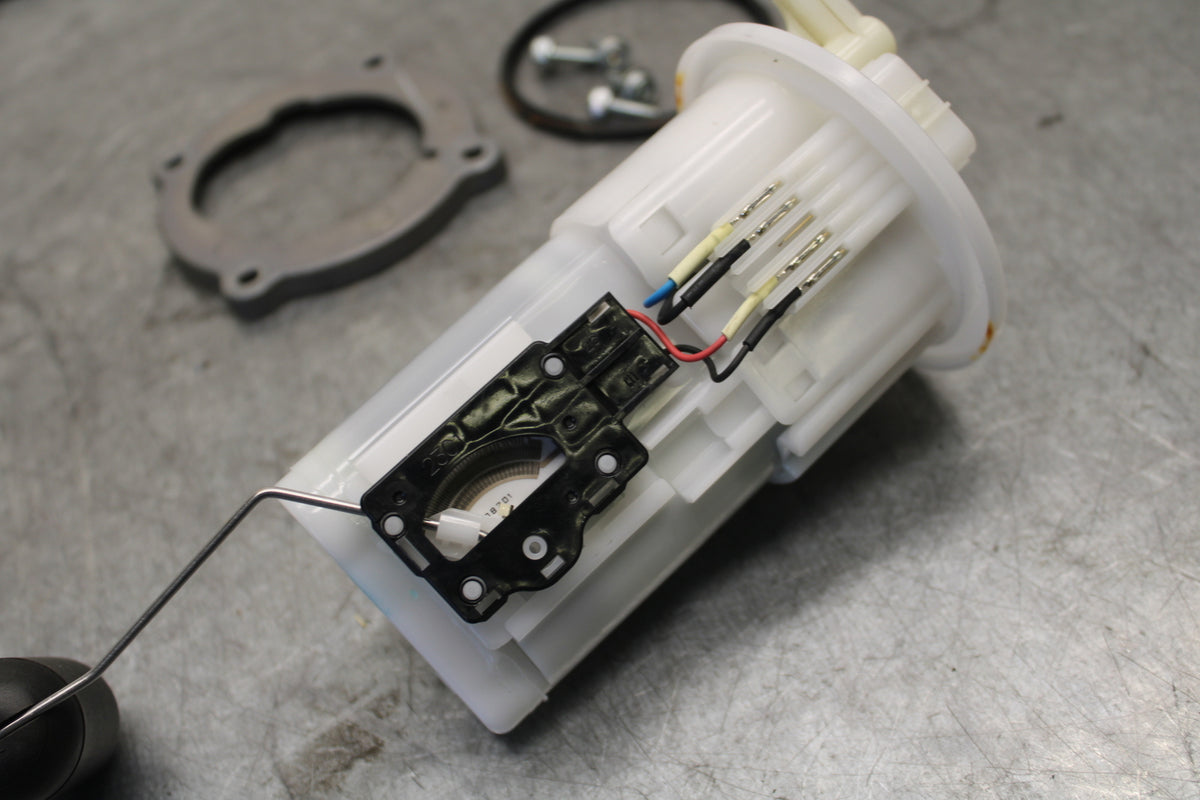 22-24 YAMAHA XSR900 FUEL PUMP GAS PETROL SENDER UNIT  BB683