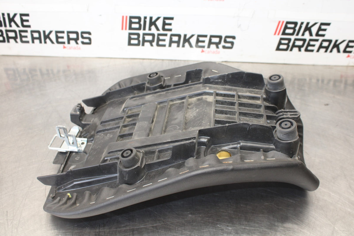 15-17 YAMAHA FJ09 FRONT DRIVERS SEAT PAD SADDLE PILLION BB906