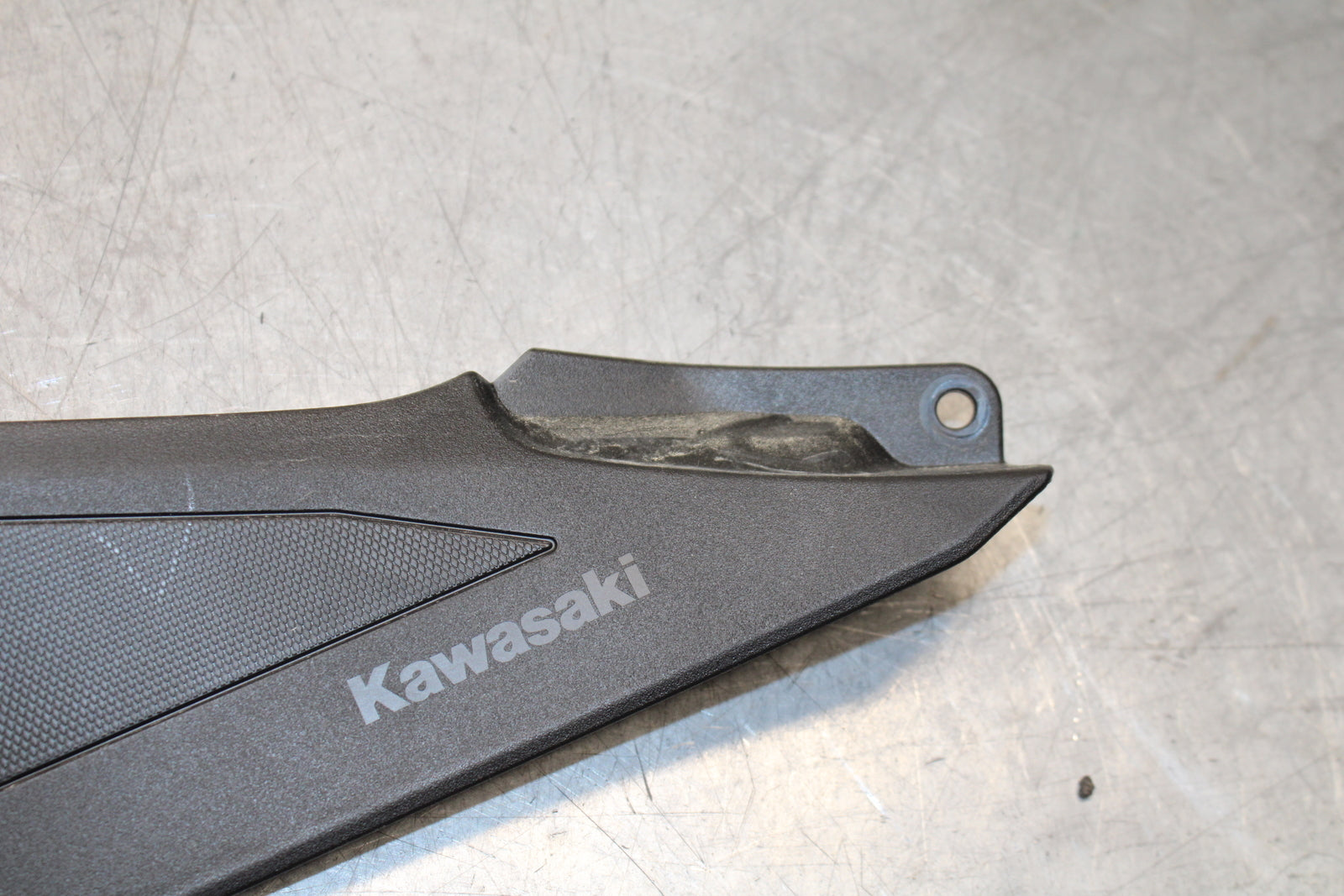 24 KAWASAKI NINJA 500 ABS LEFT GAS TANK FUEL CELL PANEL COVER TRIM COWL  BB730