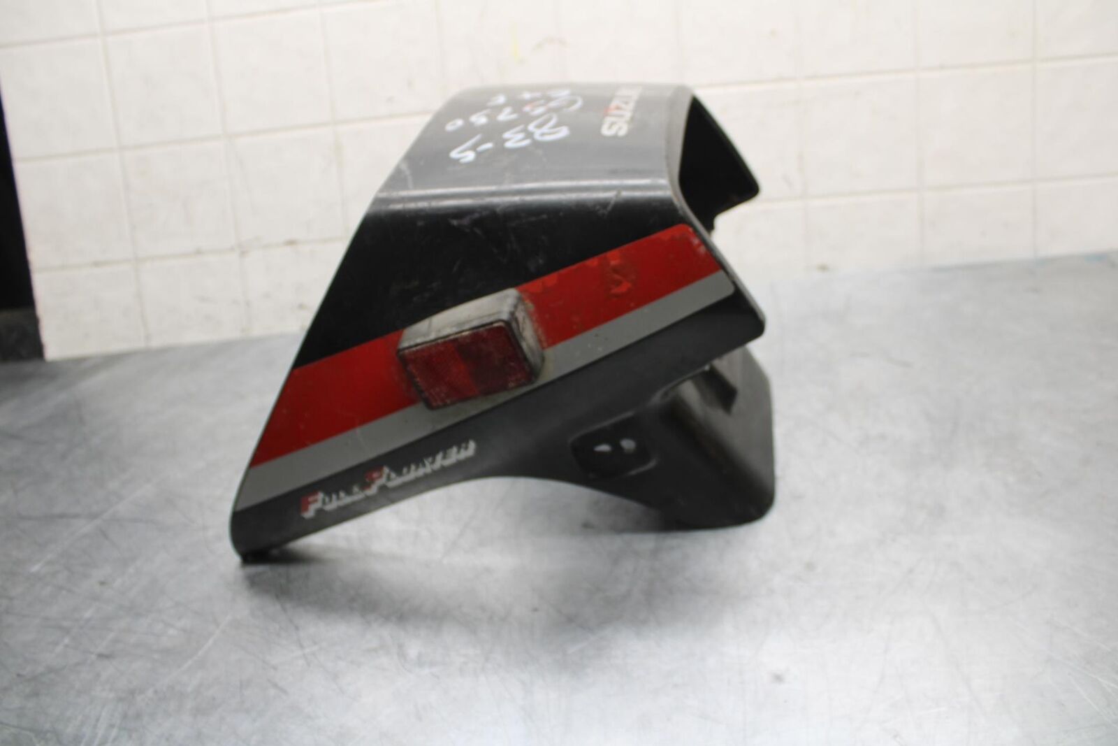1983 Suzuki GS750E REAR BACK TAIL FAIRING COWL SHROUD BB234