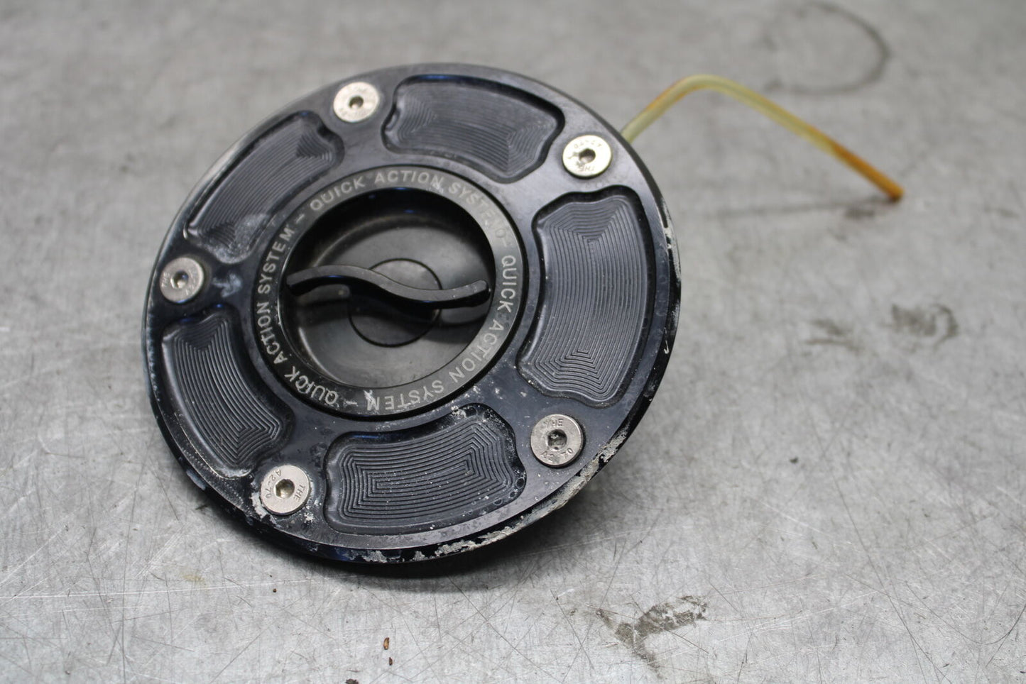 05-06 SUZUKI GSXR1000 FUEL TANK GAS CAP BB677