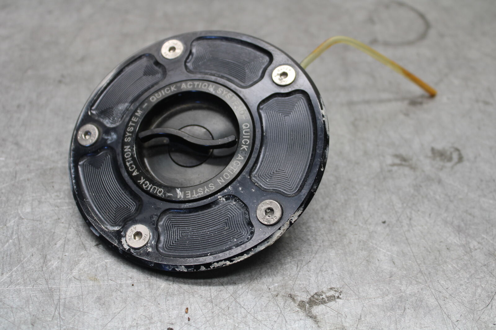 05-06 SUZUKI GSXR1000 FUEL TANK GAS CAP BB677