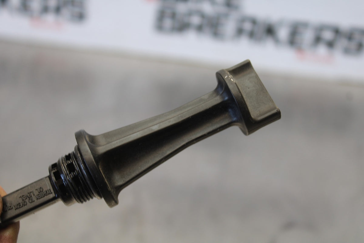03-17 VICTORY VEGAS ENGINE MOTOR OIL DIPSTICK GAUGE BB874