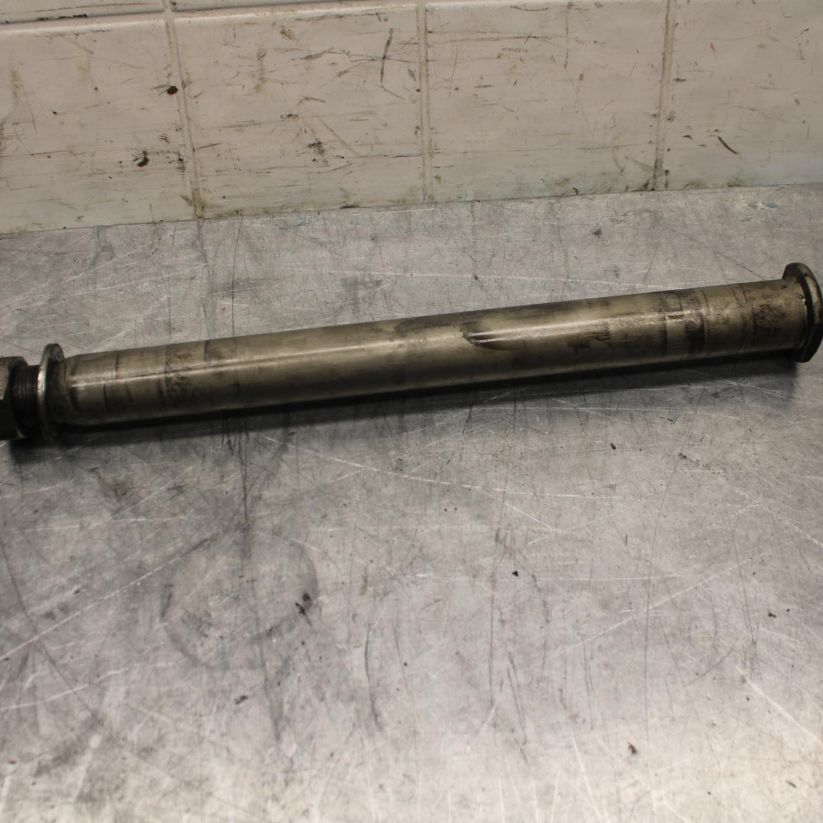 08-16 YAMAHA YZF R6 REAR AXLE  WHEEL RIM PIVOT BOLT AXEL 2C0-25381-10-00 BB465