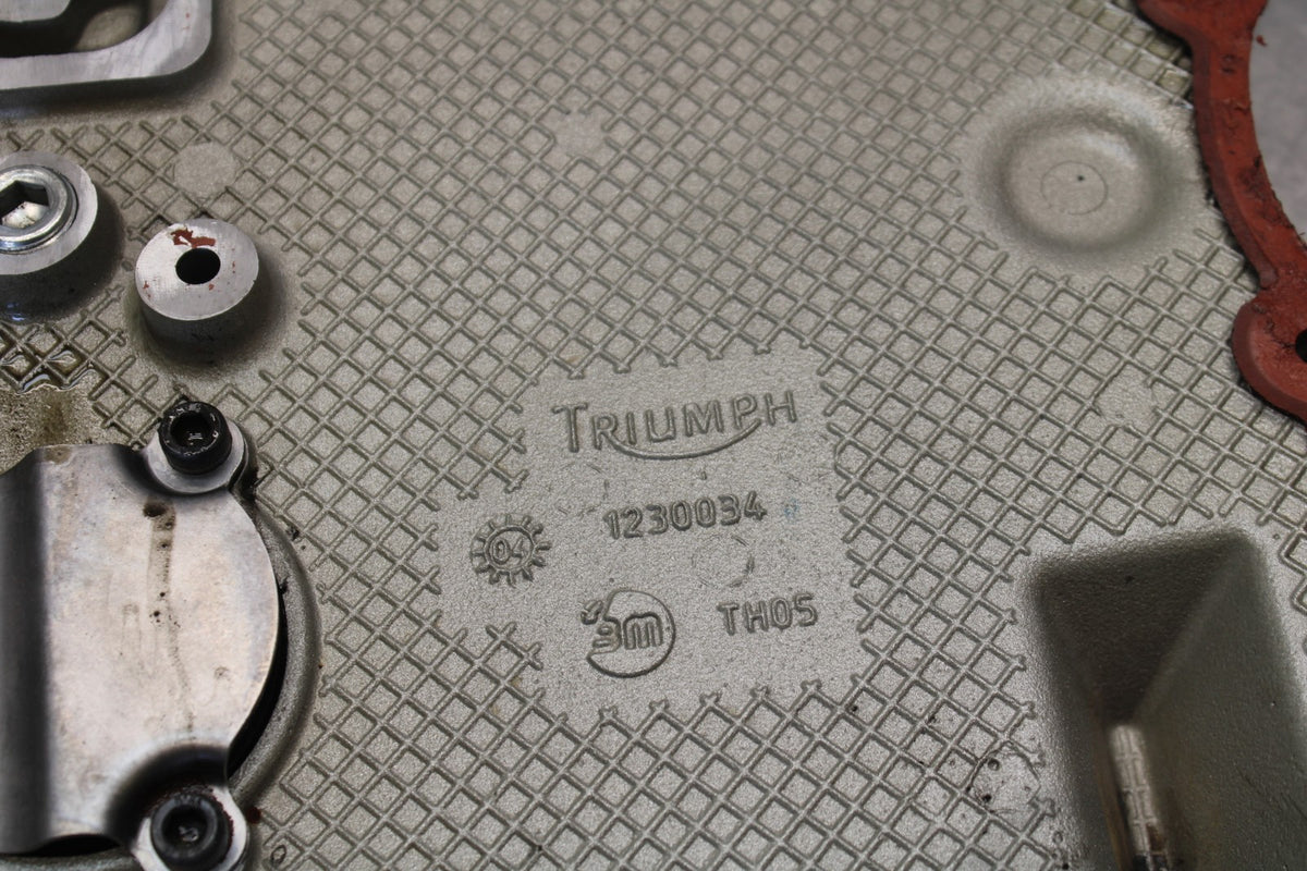 05 TRIUMPH ROCKET III ENGINE MOTOR BOTTOM OIL PAN COVER BB186