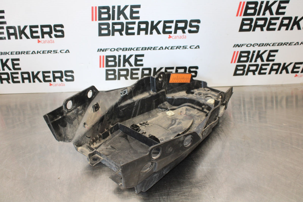 17-22 KTM 390 DUKE REAR BACK TAIL UNDERTAIL BATTERY TRAY PLASTIC BB180