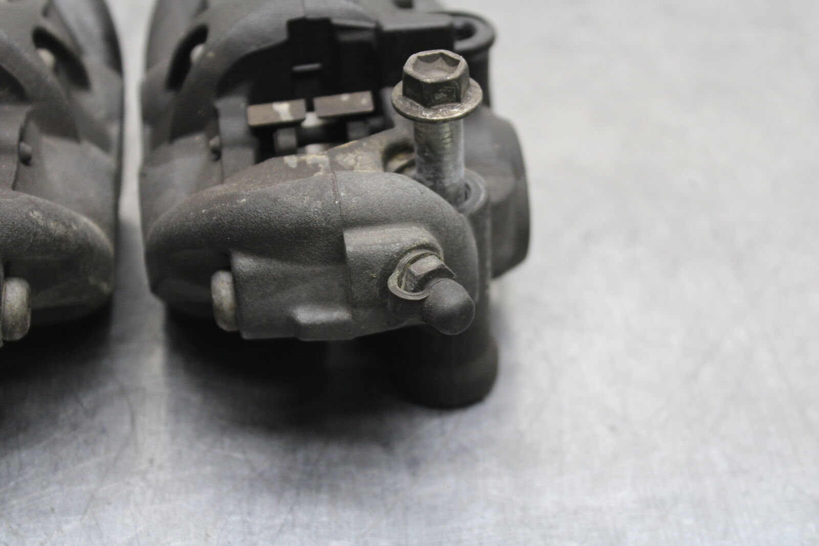 12-13 KAWASAKI Z1000 RIGHT LEFT FRONT BRAKE CALIPER SET PAIR CALIPERS BB743