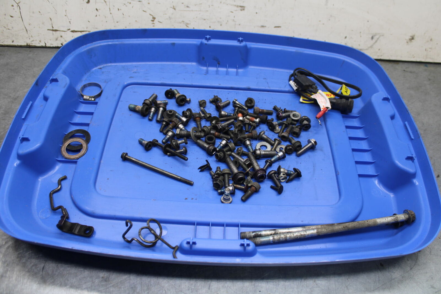 05-06 SUZUKI GSXR1000 ENGINE MOUNTING BOLTS HARDWARE MOTOR SCREWS BB113