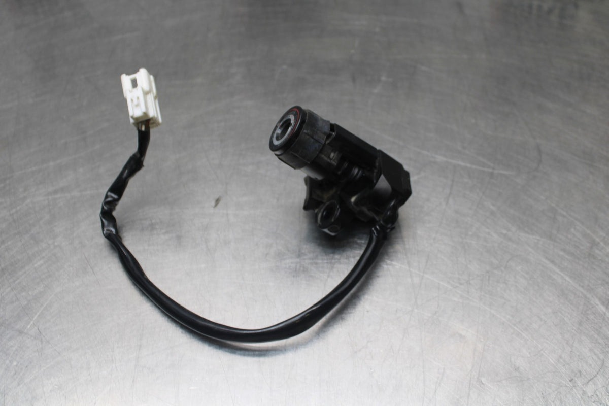 18-26 KAWASAKI Z400 IGNITION LOCK NO KEY BB852