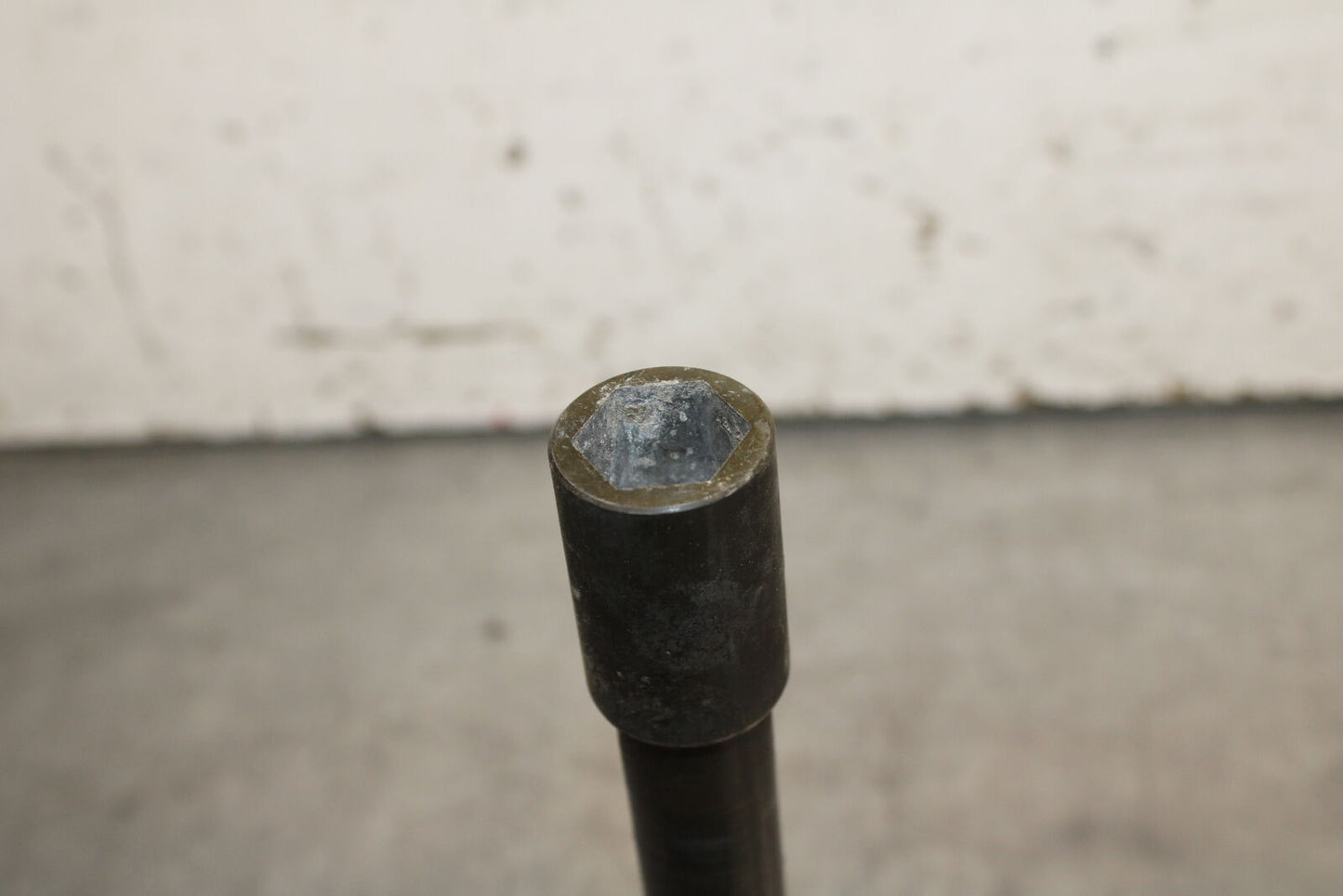 06-07 YAMAHA YZF R6 FRONT WHEEL RIM AXLE PIVOT BOLT BB742