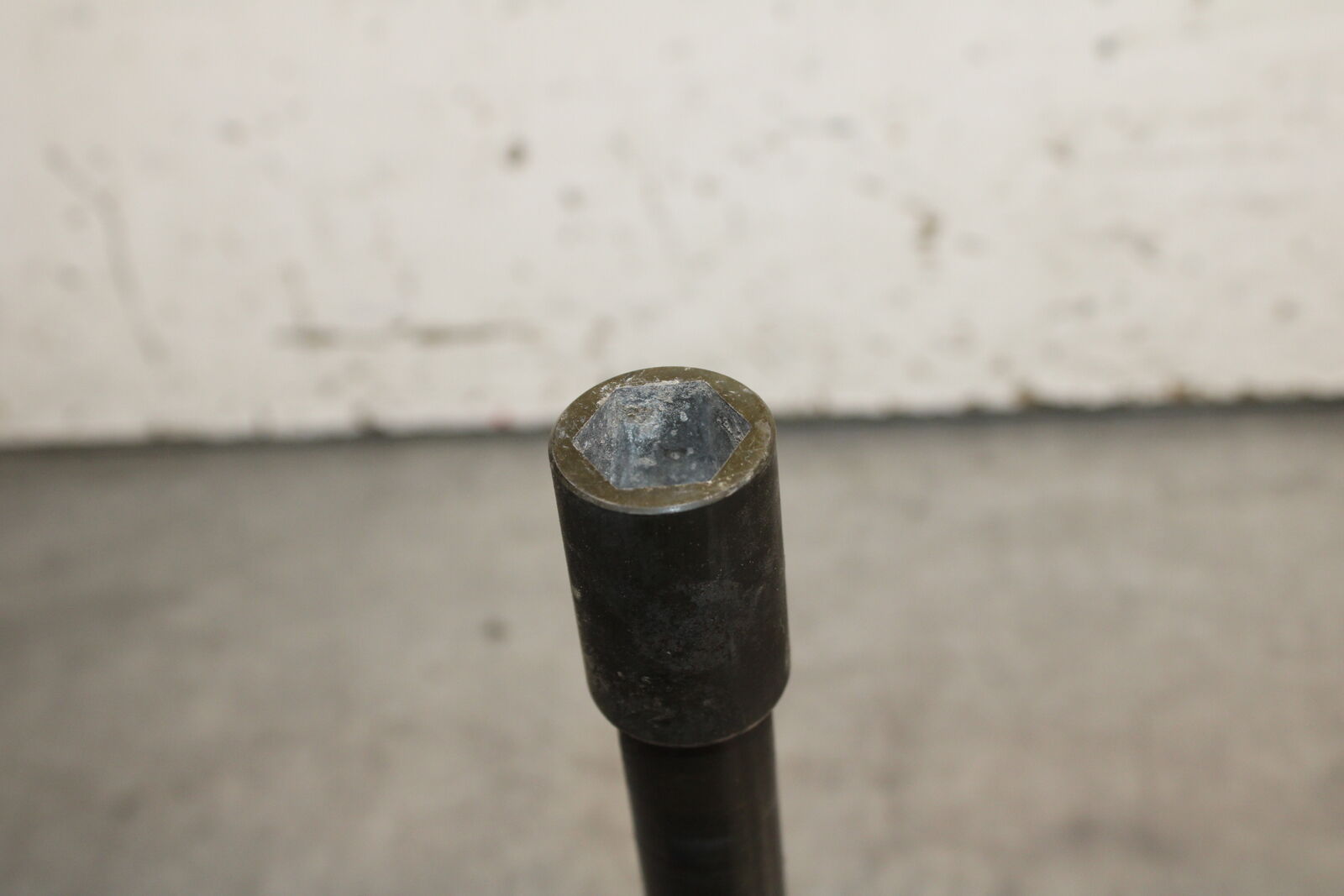 06-07 YAMAHA YZF R6 FRONT WHEEL RIM AXLE PIVOT BOLT BB742