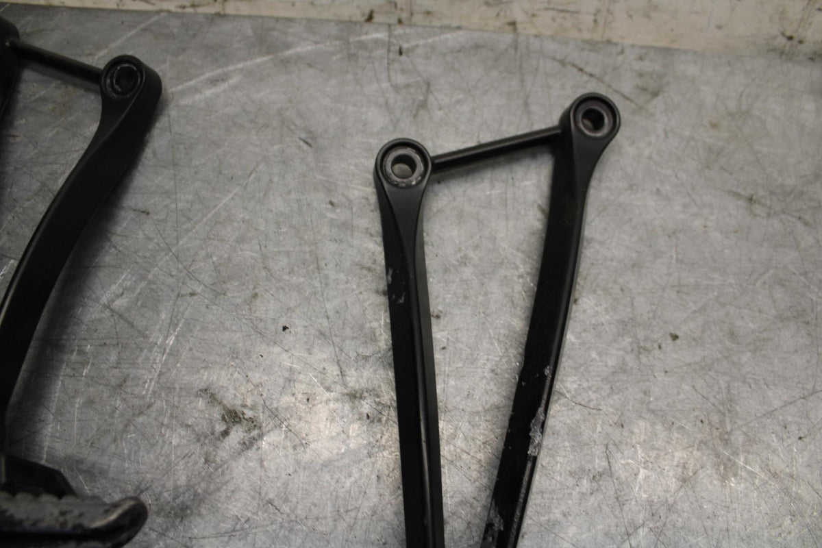 2008 Kawasaki Ninja ZX10R  REAR BACK PASSENGER PEG SET PAIR 34028-0094 BB524