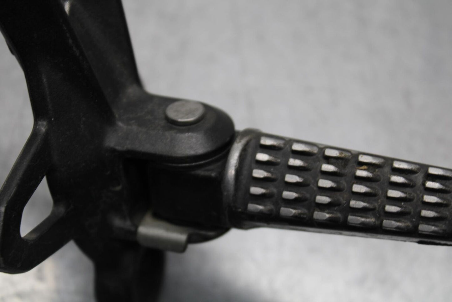 2011 Kawasaki Ninja ZX6R ZX600R RIGHT LEFT PASSENGER FOOT PEGS   BB587