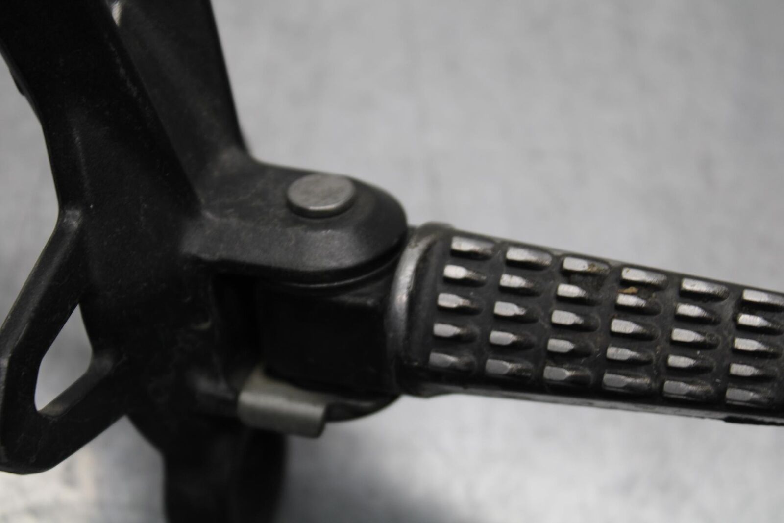 2011 Kawasaki Ninja ZX6R ZX600R RIGHT LEFT PASSENGER FOOT PEGS   BB587