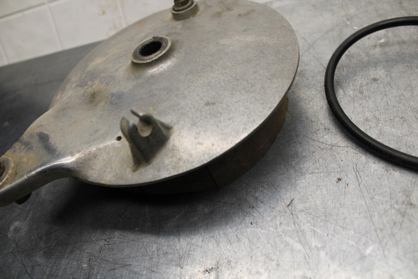 75 SUZUKI GT 550 REAR BRAKE HUB BB72