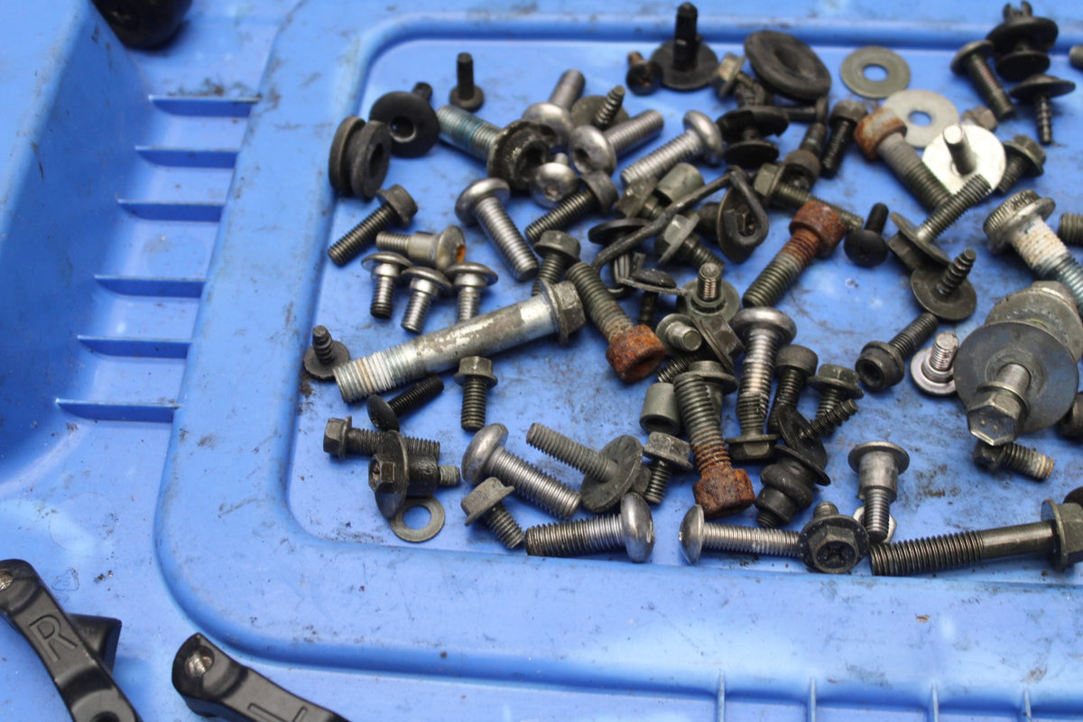 05-06 SUZUKI GSXR1000 MOUNTING BOLTS HARDWARE SCREWS BB857