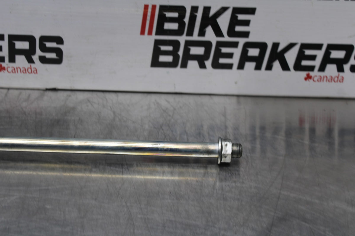 02 KAWASAKI VULCAN 800 VN800B CLASSIC REAR SWINGARM BOLT SUSPENSION PIVOT  BB862