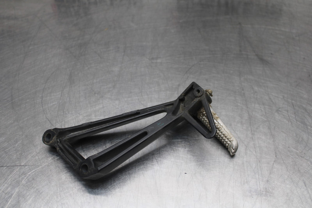 23 YAMAHA YZF R3 LEFT REAR BACK PASSENGER PEG BB806