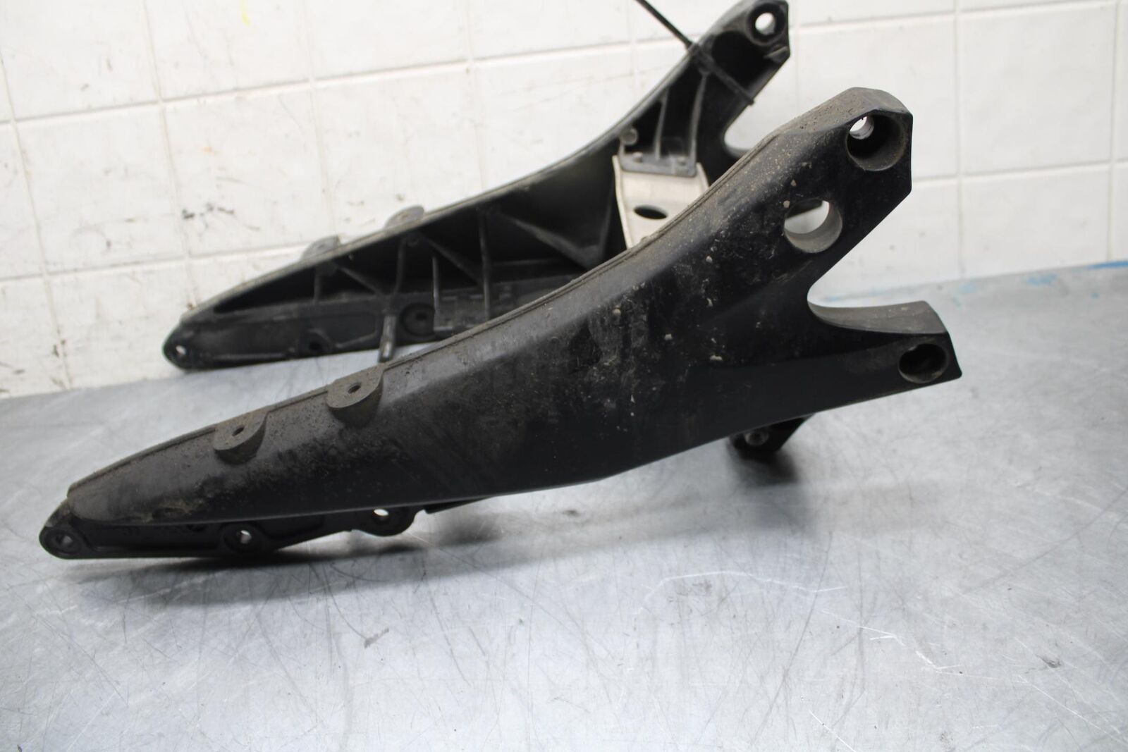 06-07 SUZUKI GSXR 600 REAR SUBFRAME BACK SUB FRAME BB499
