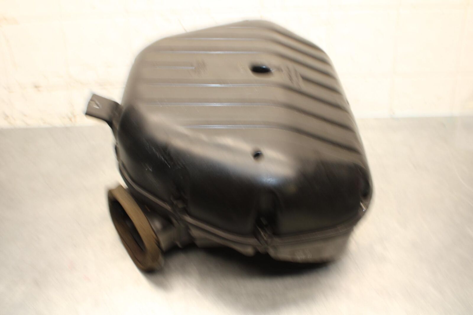 2001 Suzuki GSXR750 AIRBOX AIR INTAKE FILTER BOX 13700-35F00 BB553