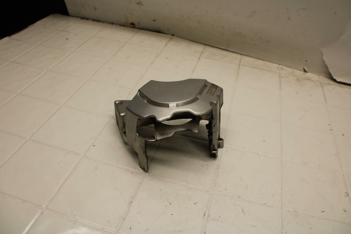 01-05 YAMAHA FZS1000 ENGINE SPROCKET COVER BB 04