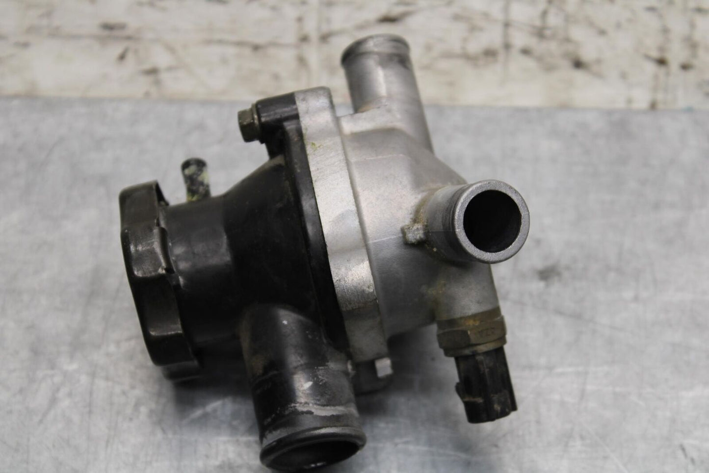 2005 Kawasaki Vulcan 1600 VN1600D COOLANT THERMOSTAT HOUSING BB556