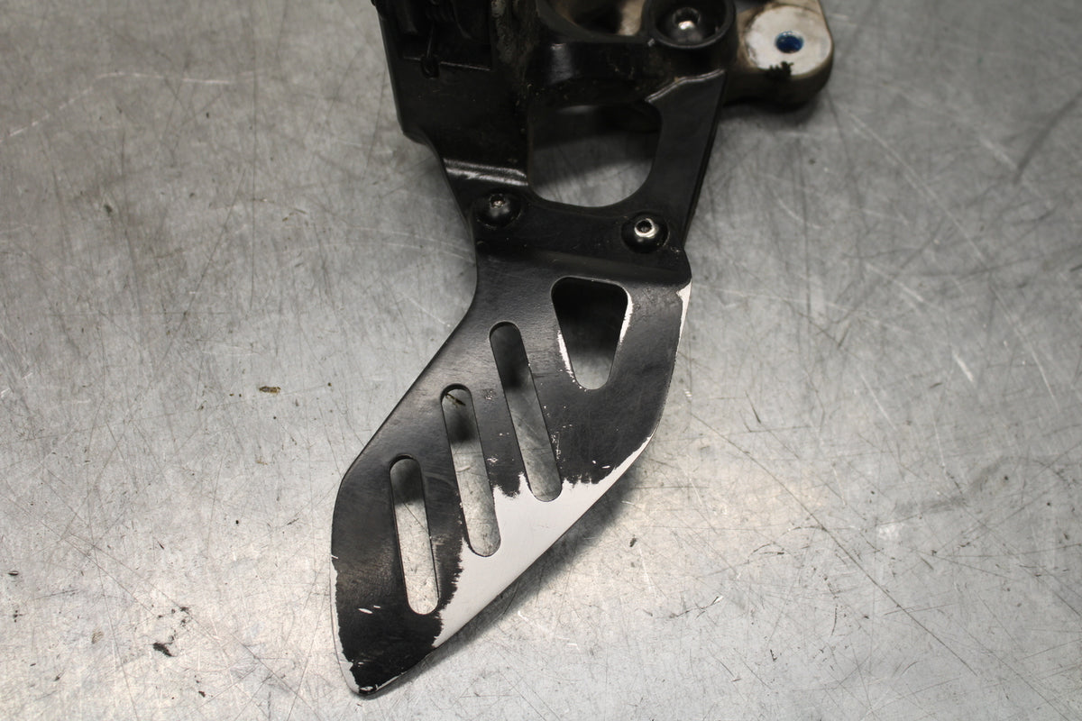 08-09 SUZUKI GSXR600 LEFT REARSET REAR SET DRIVER FOOT PEG REST STOP BB728